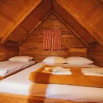 River Huts Zrmanja بيت خشبي أوبروفاتش