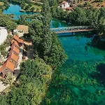 River Huts Zrmanja أوبروفاتش