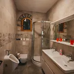 River Huts Zrmanja بيت خشبي