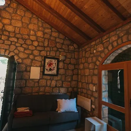 River Huts Zrmanja オブロヴァツ