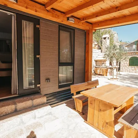 ロッジ River Huts Zrmanja オブロヴァツ