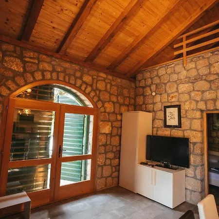 River Huts Zrmanja