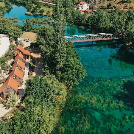 River Huts Zrmanja אוברובץ