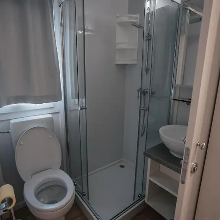 River Huts Zrmanja オブロヴァツ