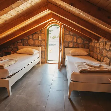 River Huts Zrmanja אכסניה *