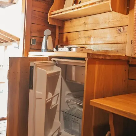 River Huts Zrmanja أوبروفاتش