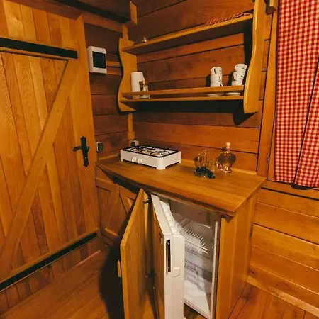 River Huts Zrmanja بيت خشبي أوبروفاتش