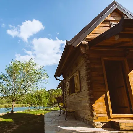 River Huts Zrmanja ロッジ オブロヴァツ