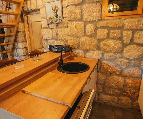 River Huts Zrmanja * 오브로박