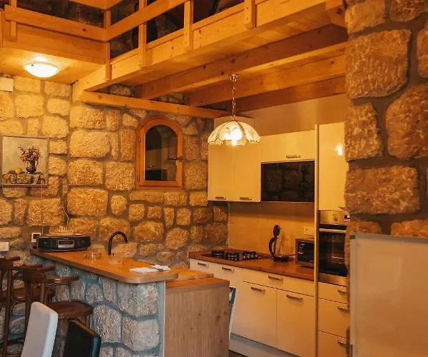 River Huts Zrmanja 롯지 *