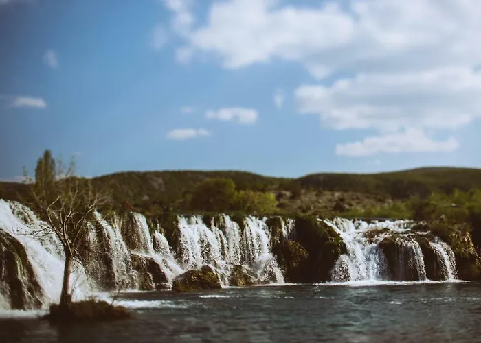 River Huts Zrmanja 오브로박
