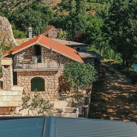 Деревянный коттедж River Huts Zrmanja