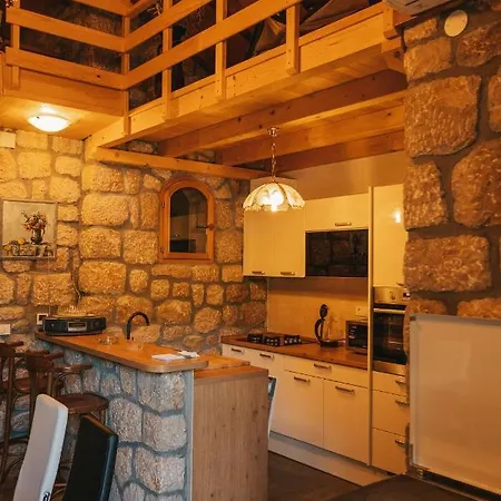 River Huts Zrmanja Hytte *