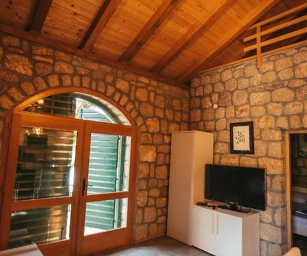 River Huts Zrmanja