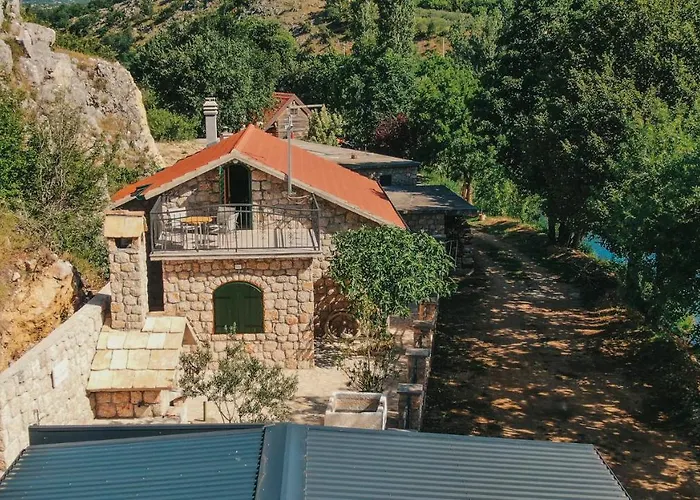 Деревянный коттедж River Huts Zrmanja